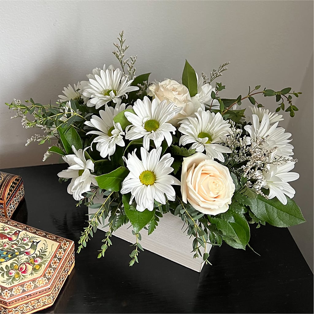 Fresh Linen Box Bouquet – EUGENE'S FLOWER HOME, Springfield OR