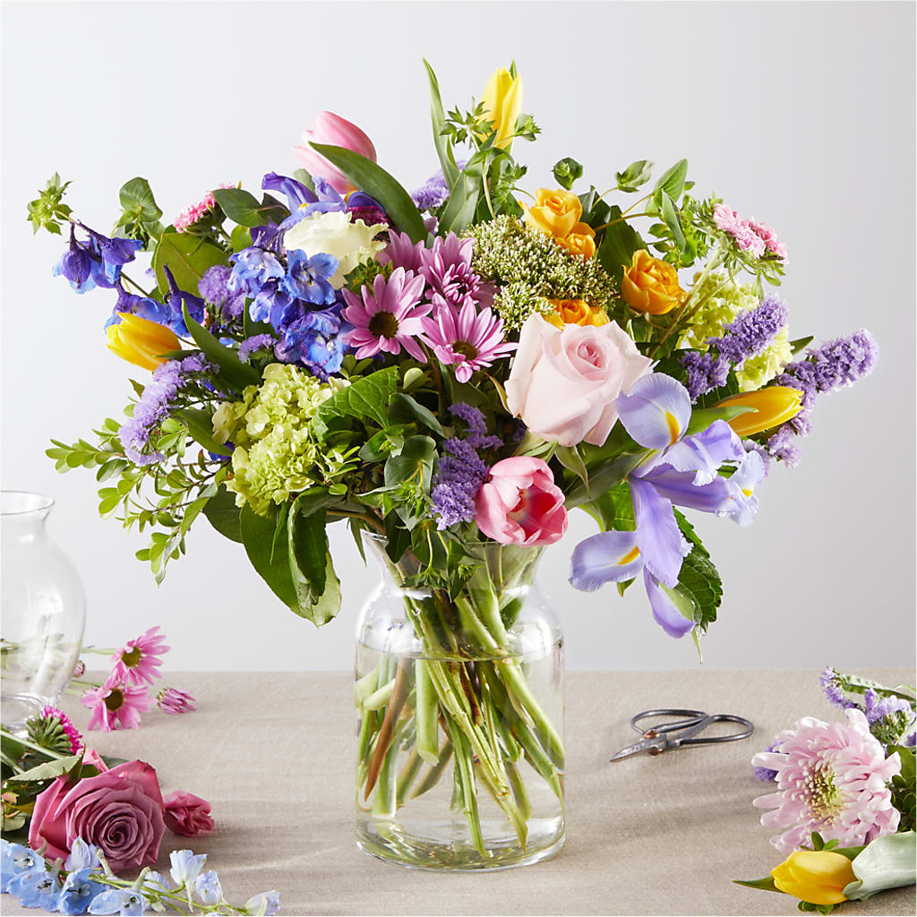 Pastel Tradition - A Florist Original – EUGENE'S FLOWER HOME, Springfield OR