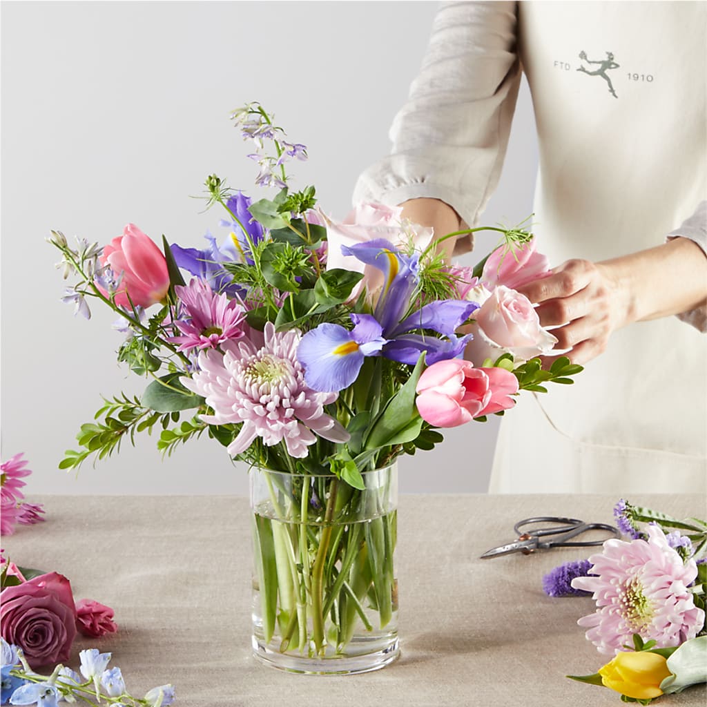 Pastel Tradition - A Florist Original – EUGENE'S FLOWER HOME, Springfield OR